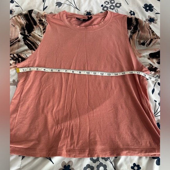 Women’s Large DKNY Rose Blouse Abstract Pattern Chiffon Balloon Short Sleeves. - Picture 3 of 10